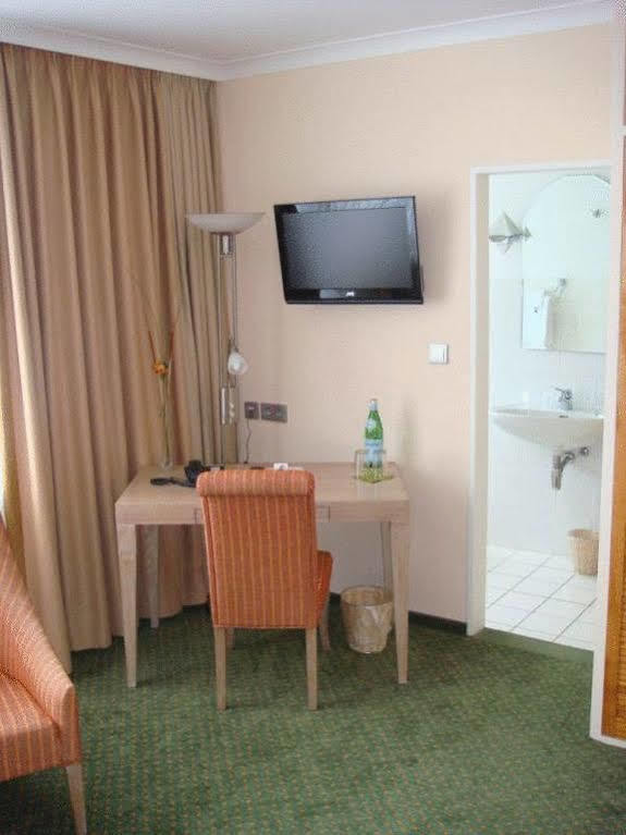 Lindemann Hotel ฮิลเดสไฮม์ ภายนอก รูปภาพ